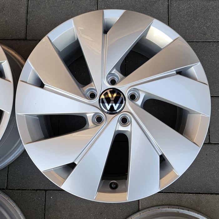 Диски R17 5x112 Volkswagen Golf 8 original стан нових з Німеччини