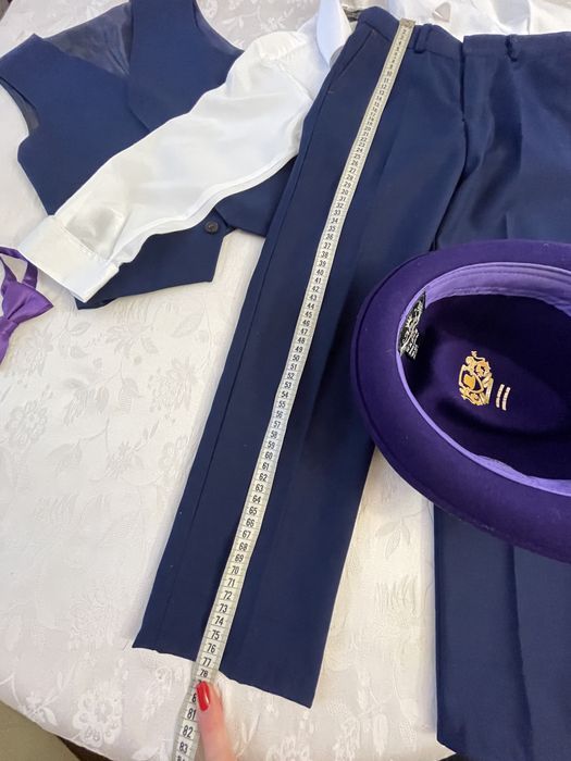 Стиліст джентельмен  метелик капелюх костюм  театральний сорочка