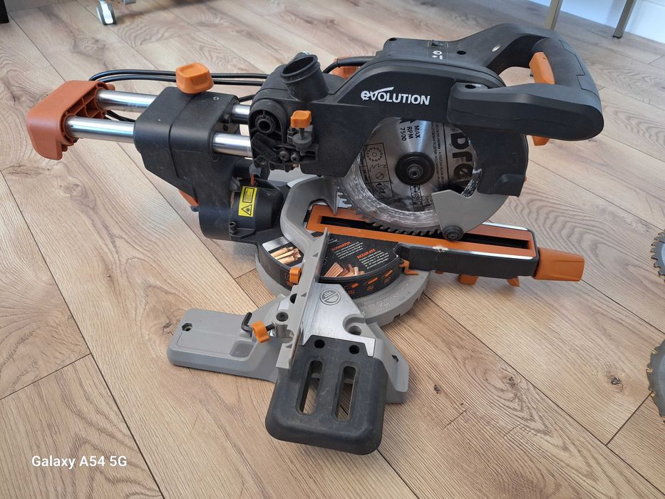 Ukośnica Evolution R210SMS