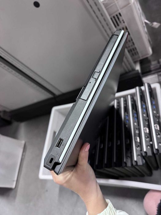 Ноутбук для дизайну та CAD Fujitsu H760/15.6 IPS/гарантія/є 10 шт