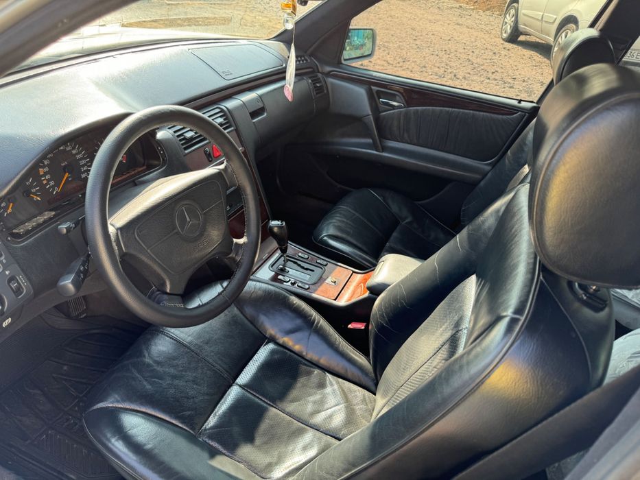 Mersedes Benz 210