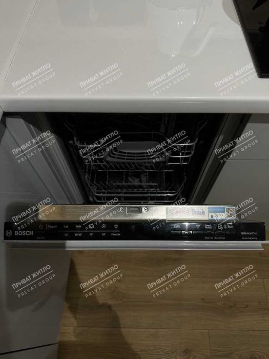 Трикімнатна квартира в сучасному будинку з дизайнерським ремонтом