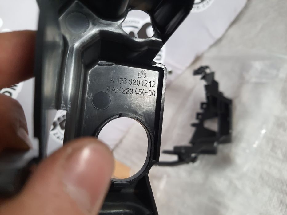 Кріплення противотуманок W163 ML-class Mercedes кронштейни туманок