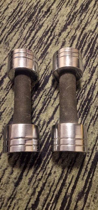 Dwa hantelki hrumowane