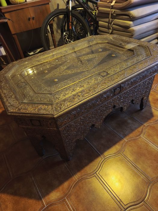 Mesa de Centro Marroquina Exclusiva em Latão Cinzelado (Peça Única)