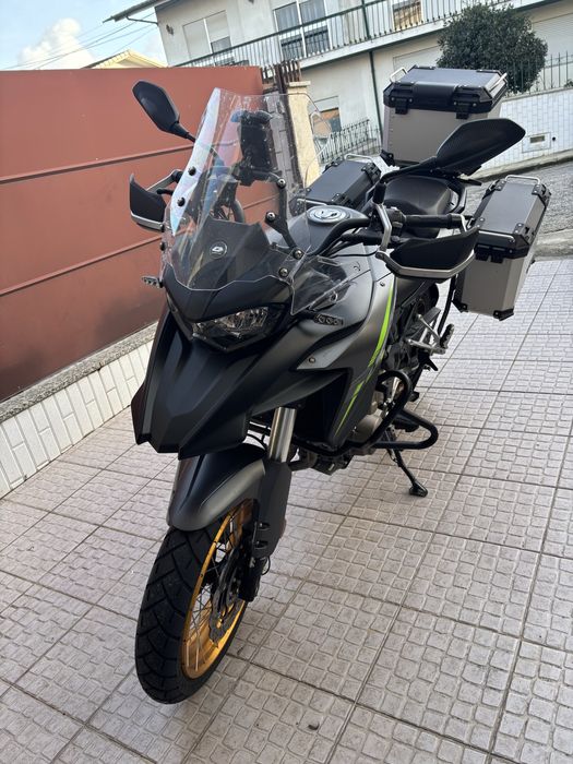 QJ motor SRT 700 Adventure 2023 só 4000km