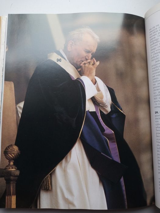 Książka " Jan Paweł II  i cierpienie "