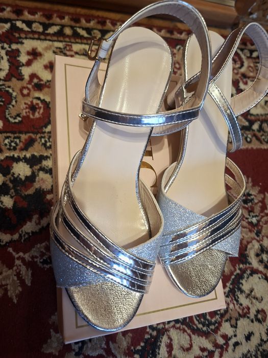 Buty srebrne  wygodne rozmiar 38