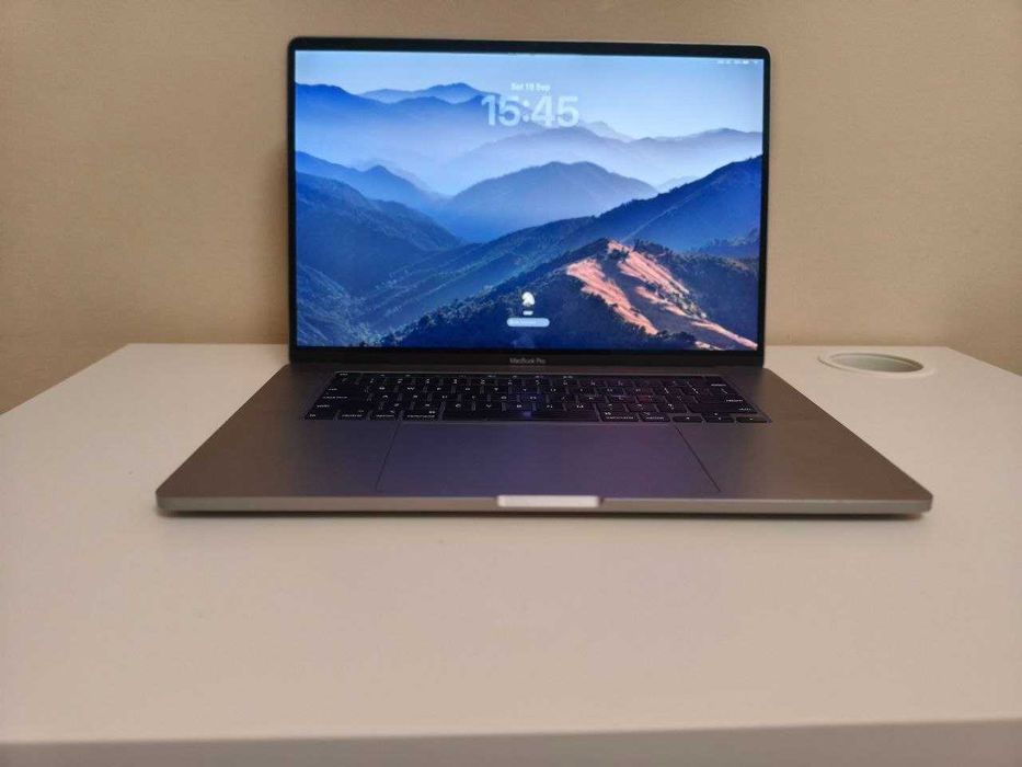 Продам MacBook Pro 16 (2019) i9 32 RAM/512 SSD