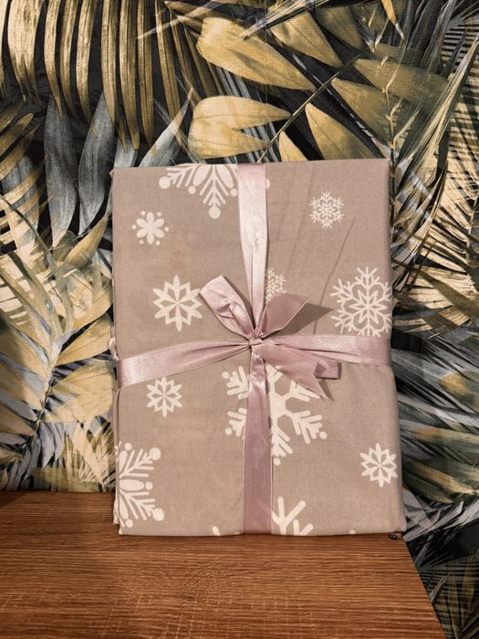 Obrus nowy zapakowany