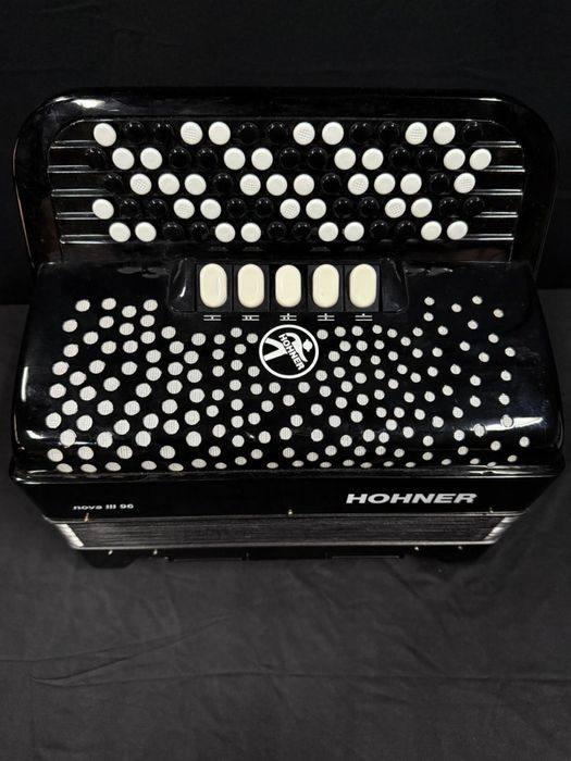 Acordeão HOHNER NOVA III 96 Baixos