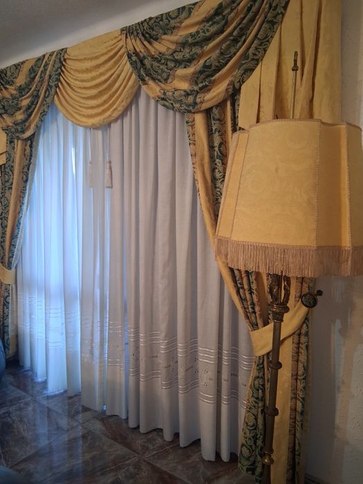 Cortinados vintage e candeeiro em excelente estado (2 janelas)