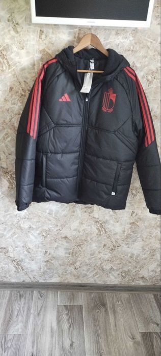 Куртки "Adidas".