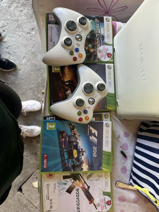 Xbox 360 usada com carregador