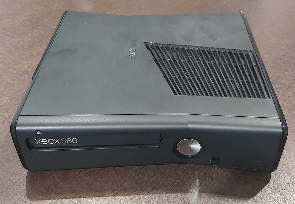 Consola Microsoft Xbox 360 Slim Preta Matte XBOX360 -Avariada