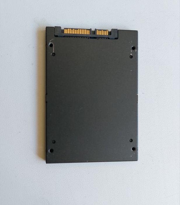Ssd 2.5" Kingston  240 gb/86%/MLC
