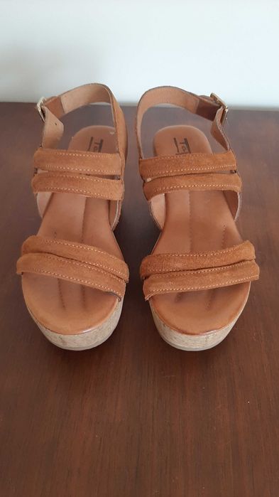 COMO NOVAS Sandálias compensadas cunha pele/camurça castanho mel 36