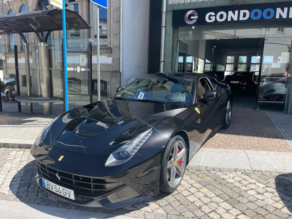 Ferrari F12 Berlinetta Hele