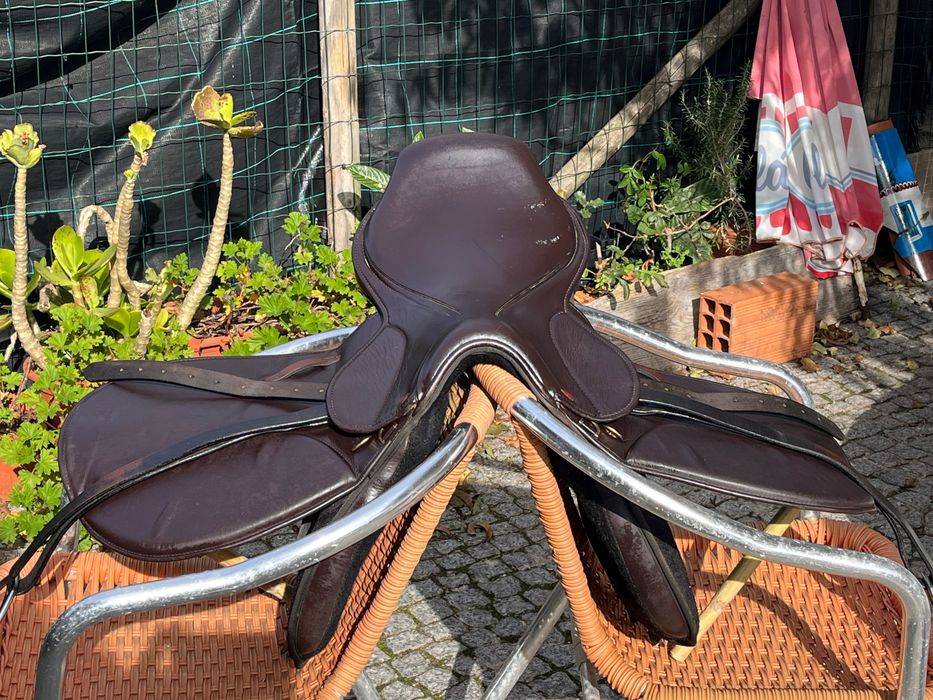 Sela de montar - "The Saddle Company" - muito bom estado