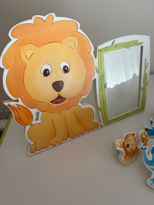 Moldura e puxadores quarto infantil Oficina Rústica