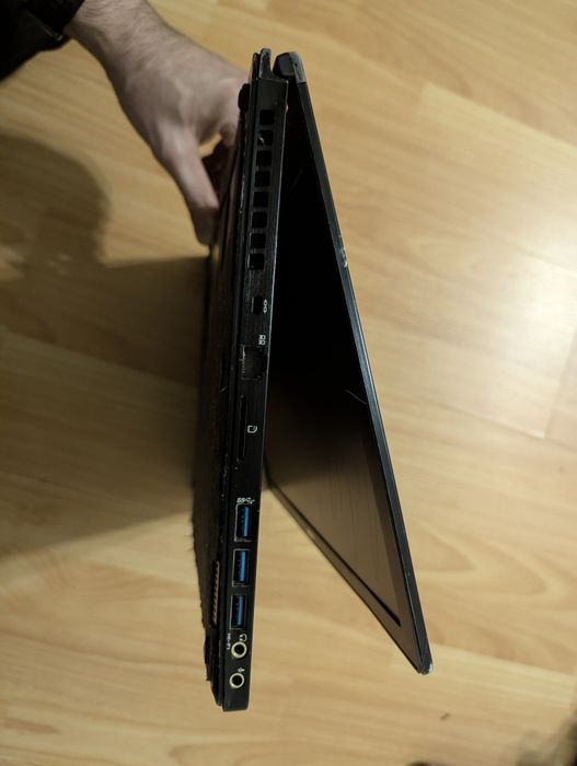 Ноутбук під відновлення або на запчастини