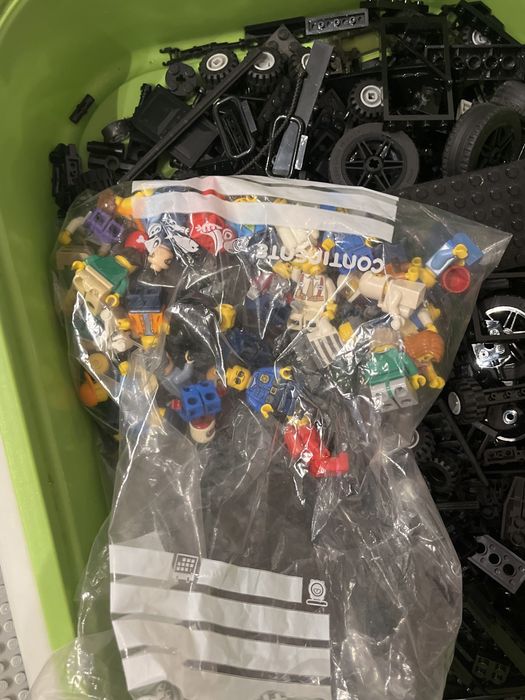 500+ peças de lego com múltiplos manuais de instruções
