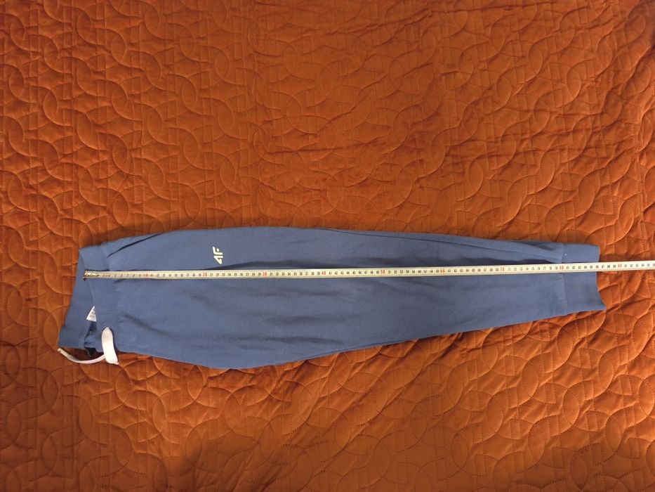 Bawełniane niebieskie dziewczęce spodnie dresowe 4F rozm 158