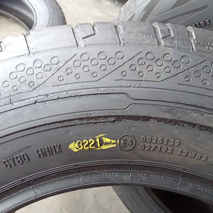 235/65R Continental Conti Van Contact 200. /X2szt