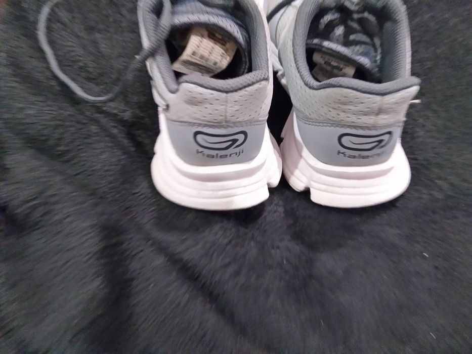 Фирменные кроссовки,Kajenji