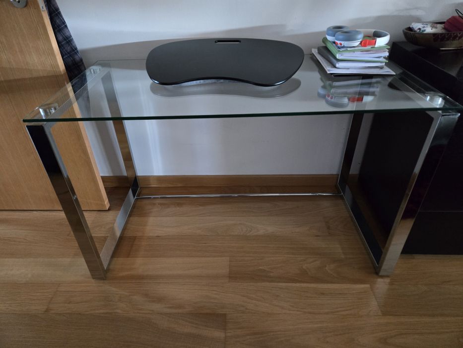 Secretária em Vidro e Aço Inoxidável – Design Moderno