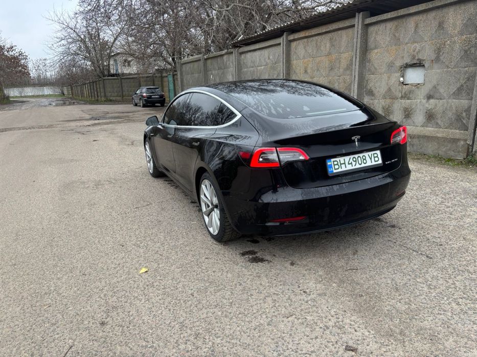 Оренда Tesla Model 3 dual motors long range