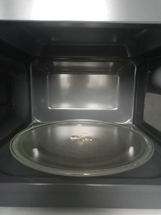 Продам мікрохвильову піч или микроволновку expert 700 вт