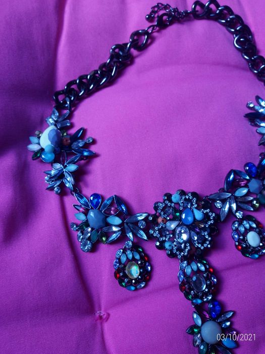 Colares e shokers da Zara