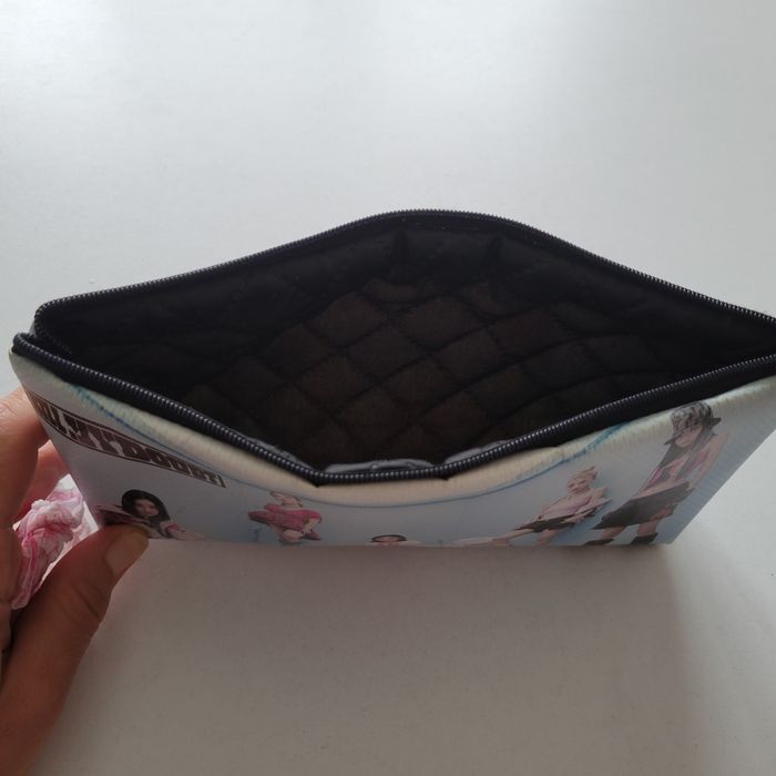 Продам пенал-косметичку K-pop