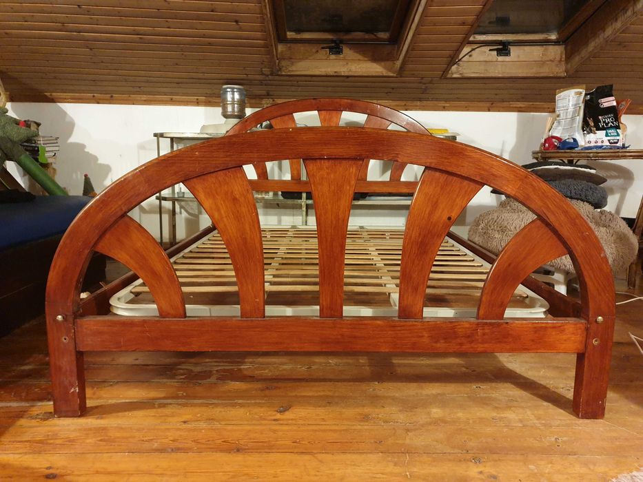 Vendo cama de casal emmadeira maciça