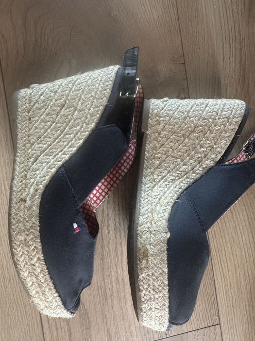 Buty na koturnie