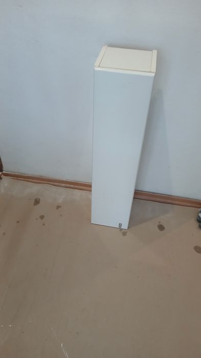 zafka łazienkowa  białą lakierowana