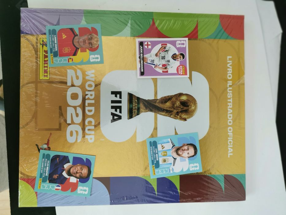 Caderneta dourada capa dura mundial 2026 selada + cromos