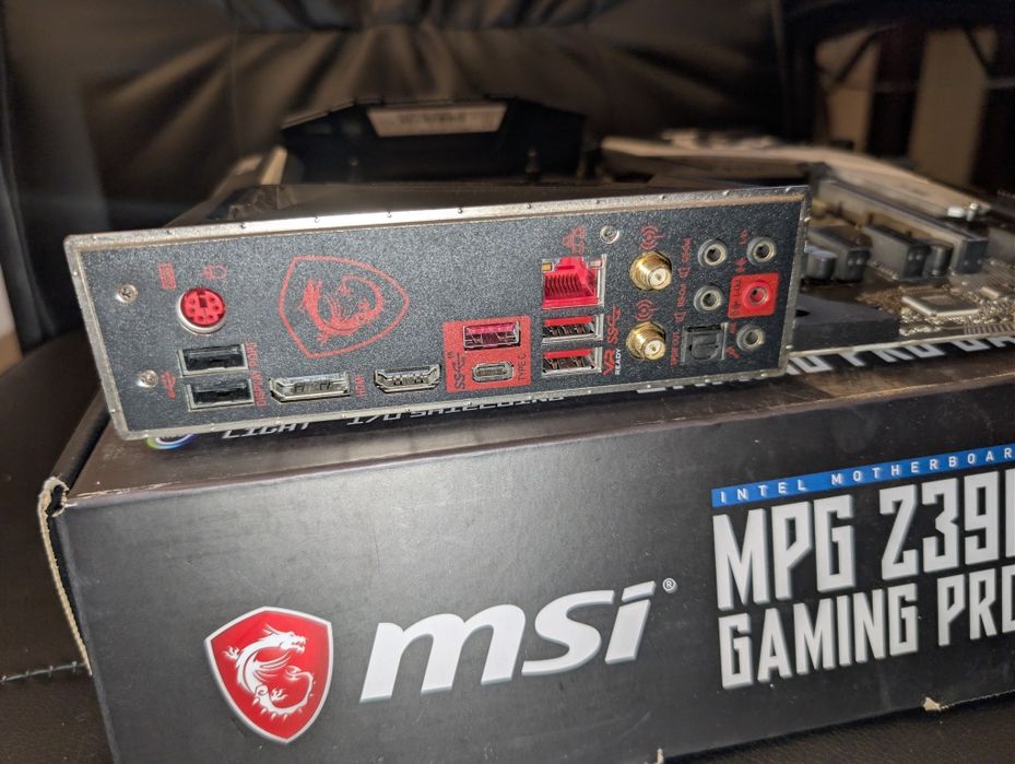 MPG Z390 gaming pro carbon AC i7-9700k Ram 16gb RipJaws