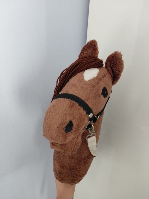 Brązowy Hobby horse