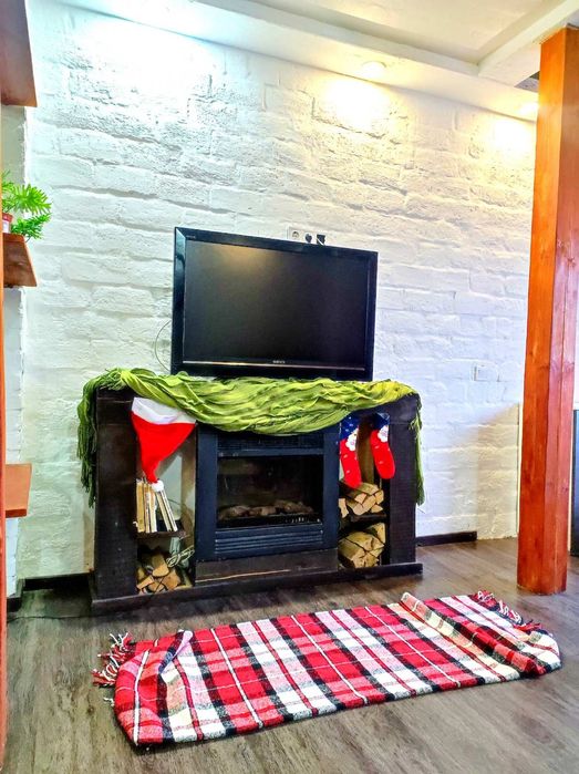 1-кім. Пивзавод, "Лагуна". ДЗЕРКАЛЬНА СТЕЛЯ. Подобово, погодинно.