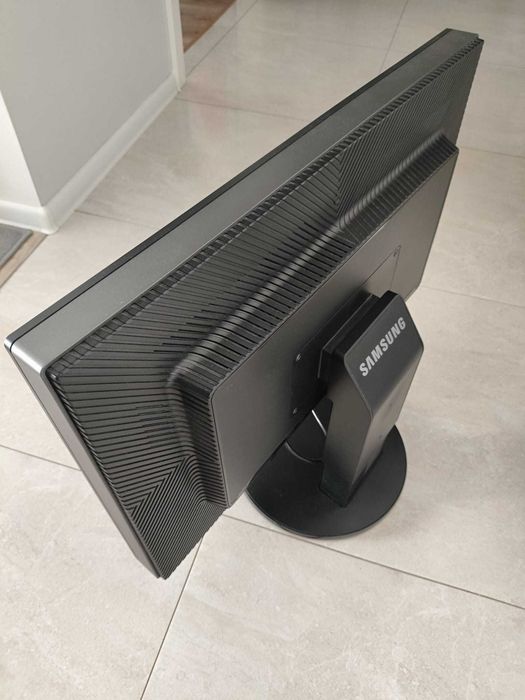 Monitor Samsung SyncMaster 275T 27" – 1920×1200, S-PVA