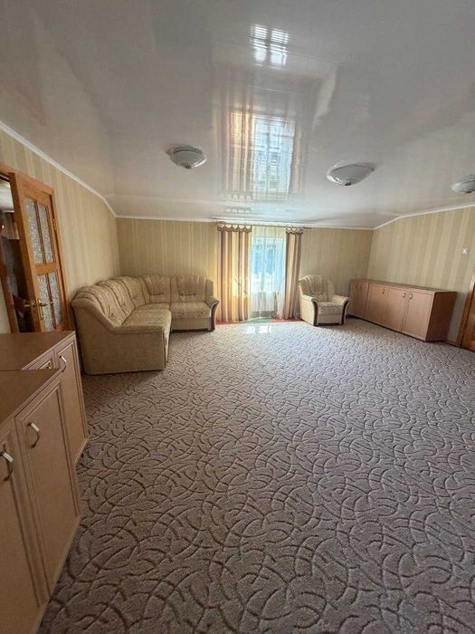 ПРОДАЖ будинку-комплексу з ремонтом і меблями 700 м кв + 50 соток землі, 3 входи, цоколь, баня, альтанки Вища Дубечня 25 км від м Оболонь !!