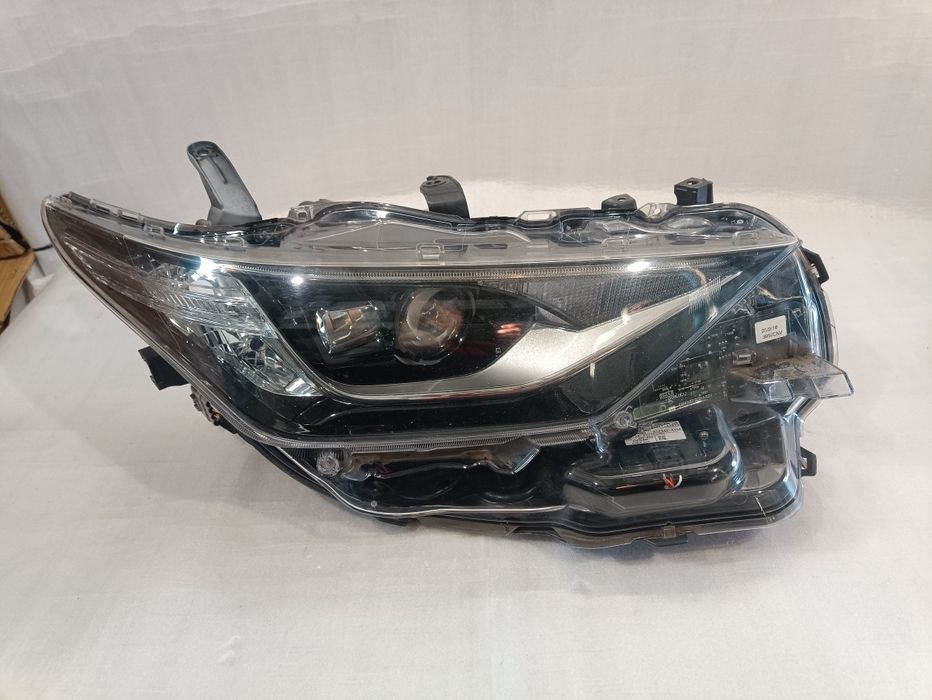 Toyota Auris II 2 lift 15- reflektor przedni prawy przód lampa FULL EU