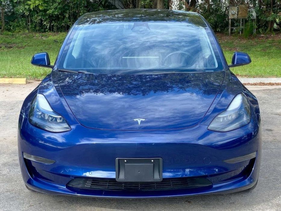 Tesla Model 3      2022