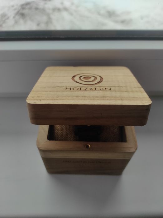 Наручний годинник HOLZKERN