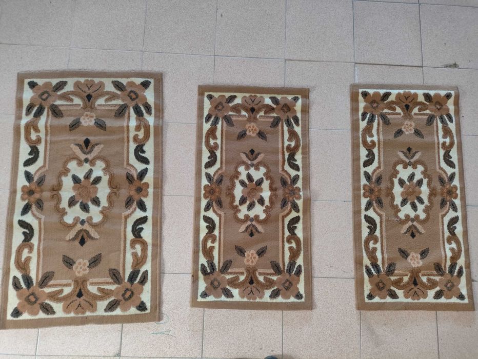 3 Tapetes de la de quarto em bom estado