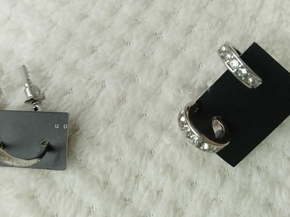 Ciekawa biżuteria i kolczyki damskie