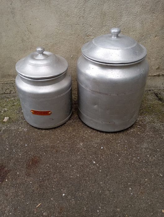 Vendo estas latas antigas muitas bonitas bom estado