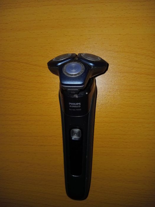 Електробритва philips shaver 7000skinlQ s7886/55